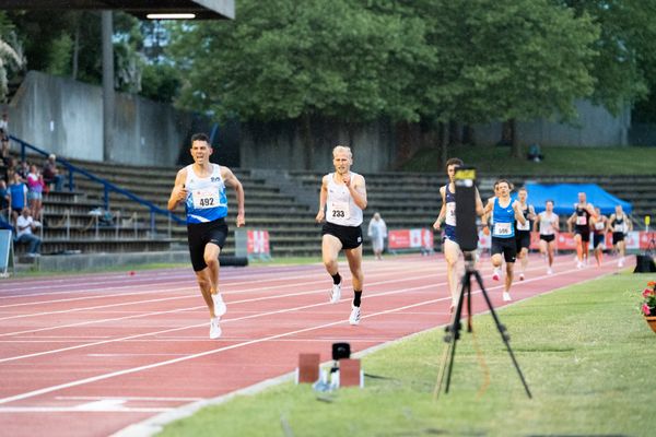 Raphael Pallitsch (SVS Leichtathletik), Florian Bremm (TV Leutershausen) am 03.06.2022 waehrend der Sparkassen Gala in Regensburg